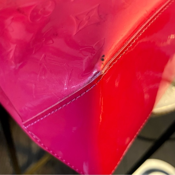 Louis Vuitton Hot Pink Vernis Wilshire PM Bag with authentic LV dust-bag - Picture 13 of 16